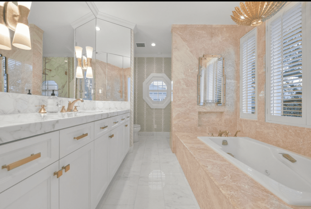 A beautiful bath at 1069 Kirby Drive